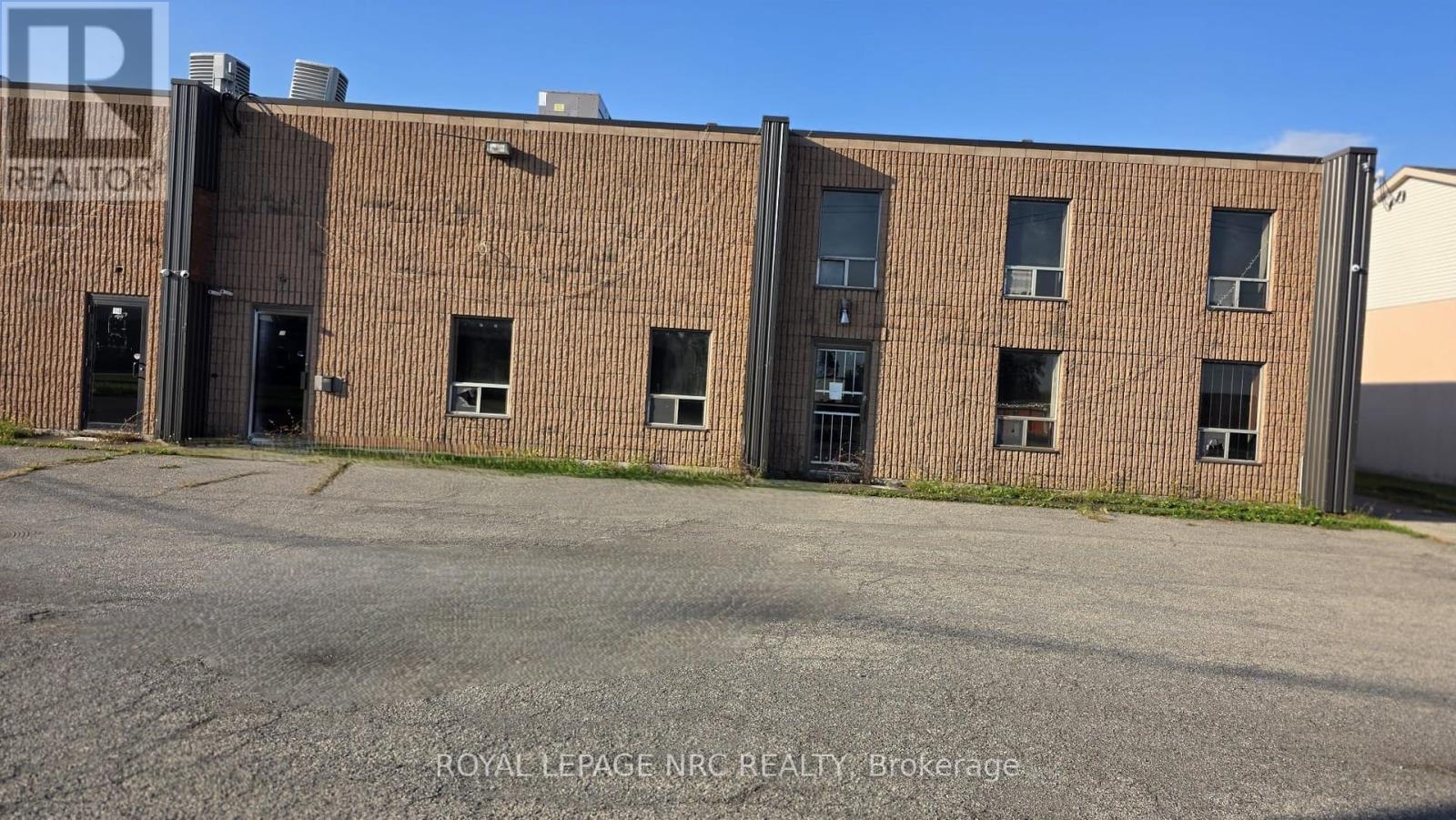 12-18 Clark Street S, Welland (Broadway), Ontario  L3B 5W6 - Photo 2 - X12432038