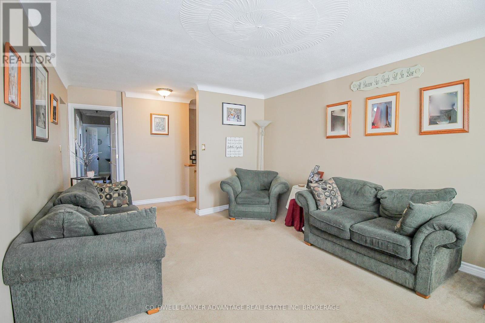 36 Wellbrook Boulevard, Welland, Ontario  L3C 5T4 - Photo 5 - X12432231