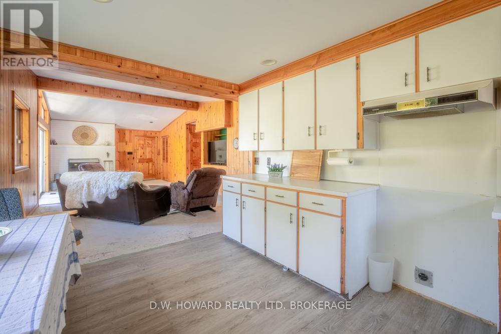 4893 Brown Road, Fort Erie (Crystal Beach), Ontario  L0S 1N0 - Photo 12 - X12432278