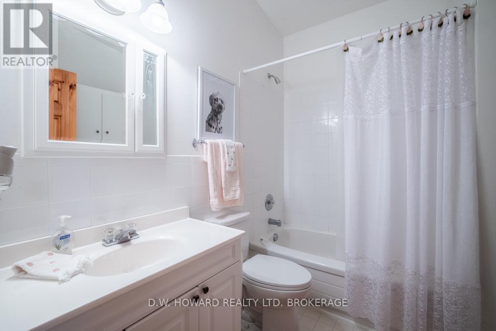 4893 Brown Road, Fort Erie (Crystal Beach), Ontario  L0S 1N0 - Photo 16 - X12432278