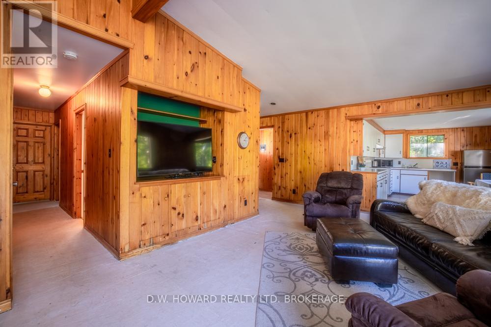 4893 Brown Road, Fort Erie (Crystal Beach), Ontario  L0S 1N0 - Photo 8 - X12432278