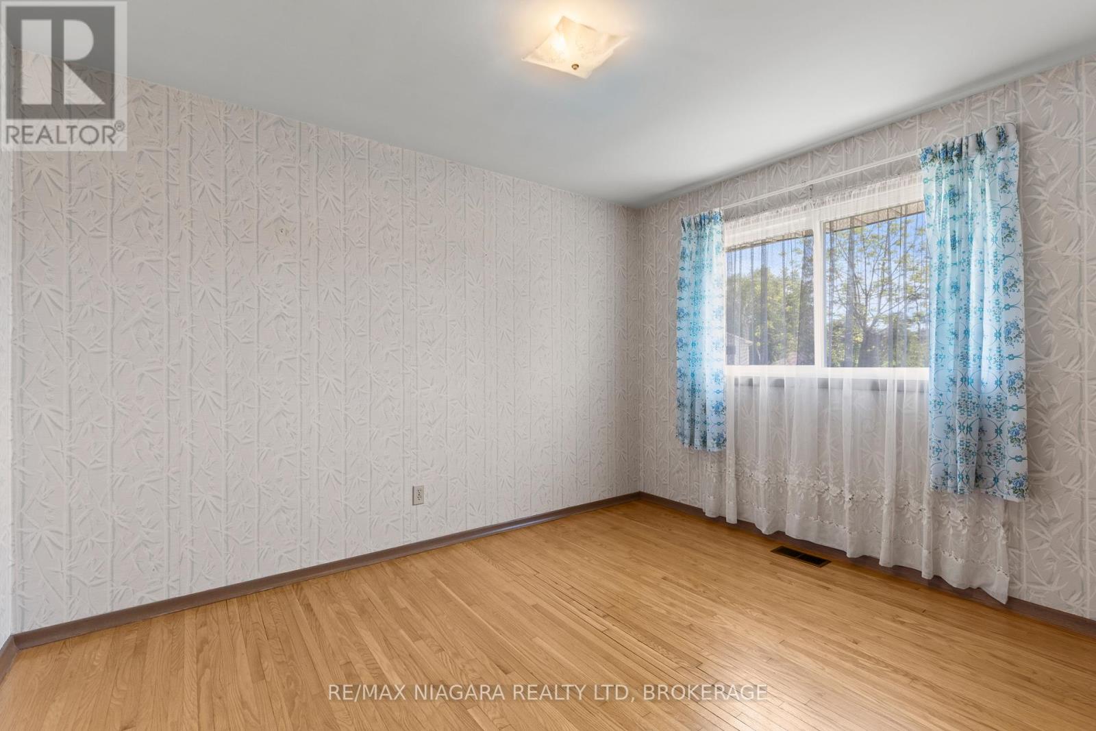 6628 Argyll Crescent, Niagara Falls, Ontario  L2G 5E7 - Photo 23 - X12435324