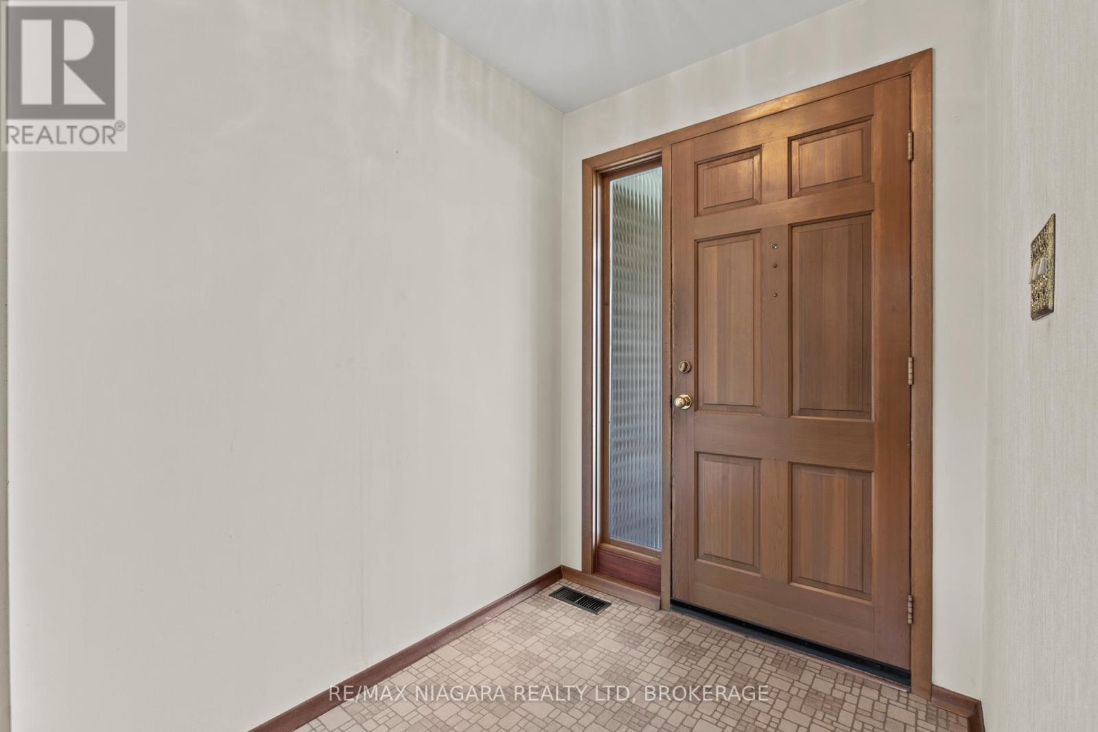 6628 Argyll Crescent, Niagara Falls, Ontario  L2G 5E7 - Photo 8 - X12435324