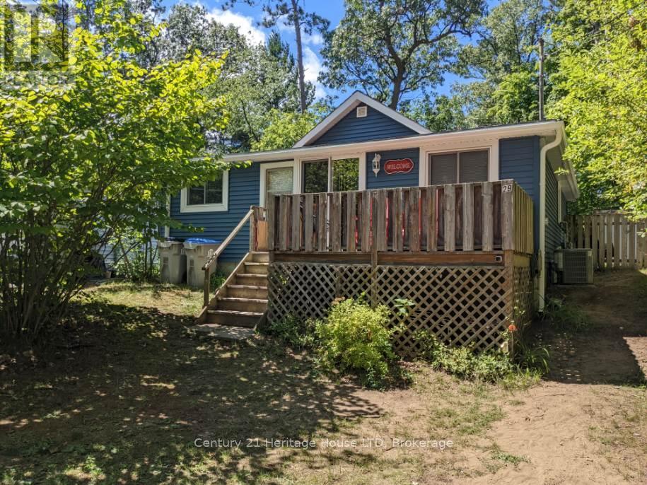 29 Elmwood Avenue, Lambton Shores, Ontario  N0M 1T0 - Photo 2 - X12436154