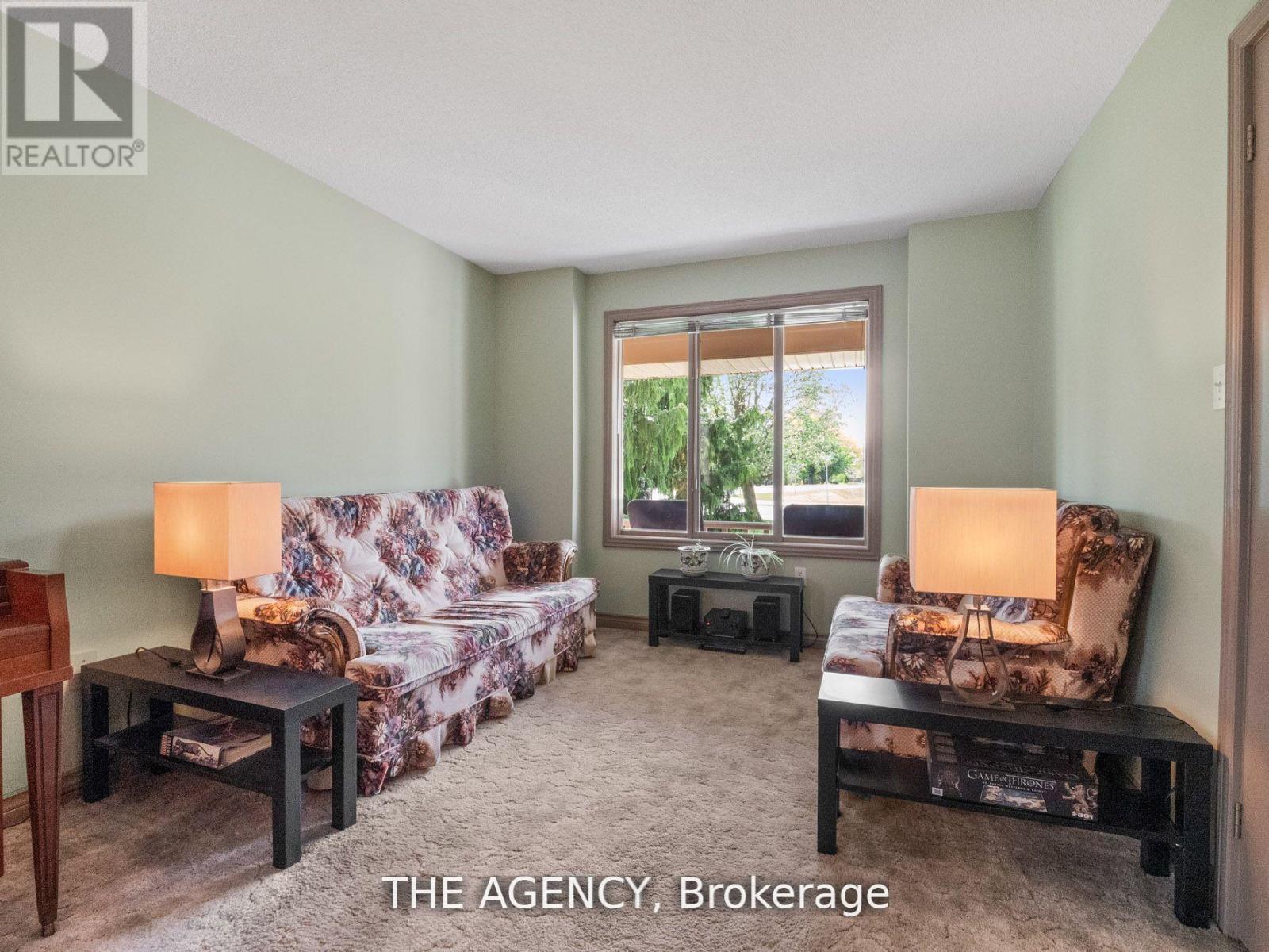 106 Spruceside Crescent, Pelham (Fonthill), Ontario  L0S 1E0 - Photo 15 - X12436238