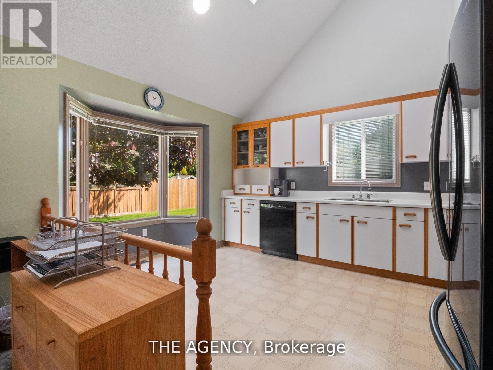 106 Spruceside Crescent, Pelham (Fonthill), Ontario  L0S 1E0 - Photo 20 - X12436238
