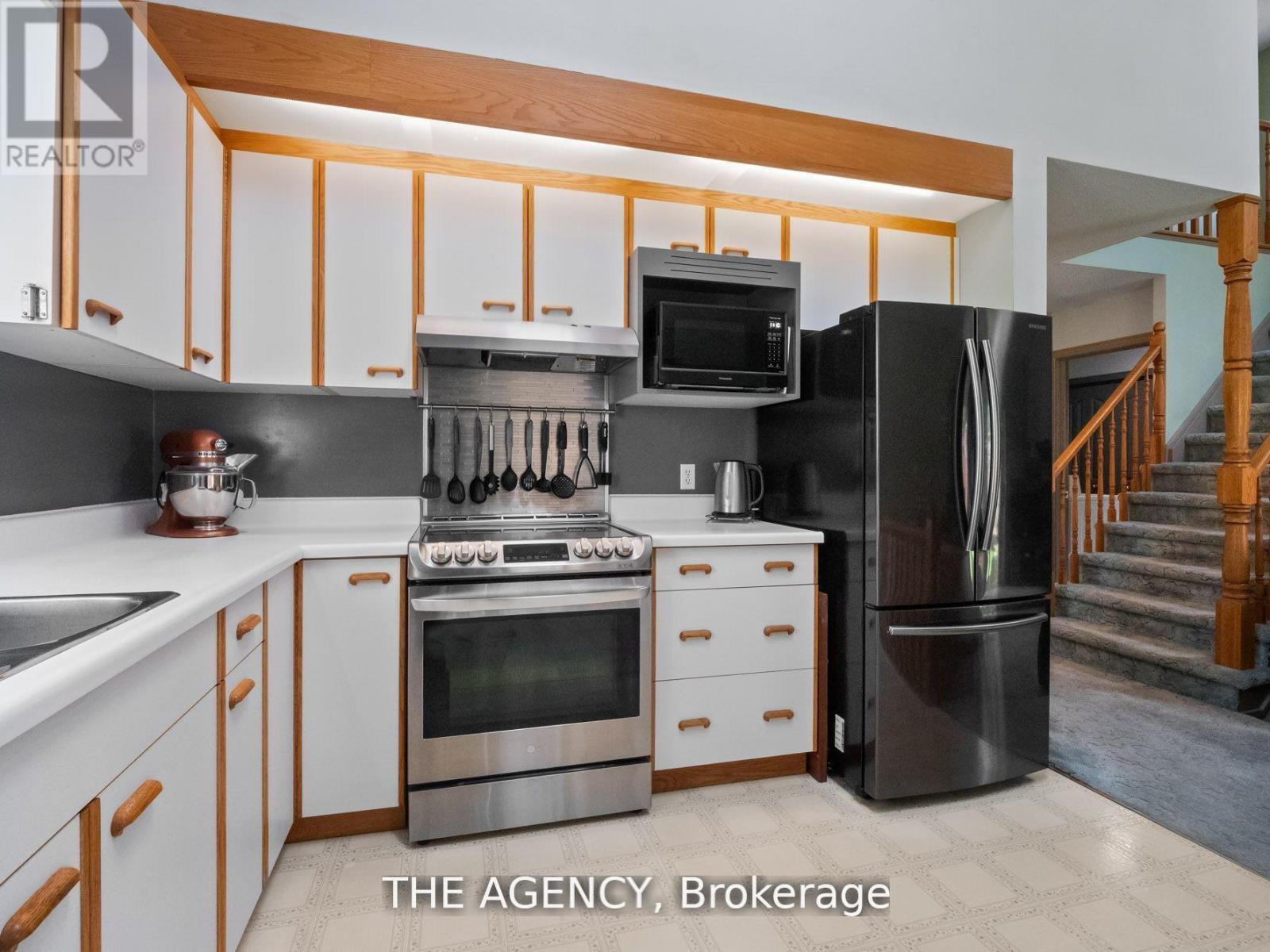106 Spruceside Crescent, Pelham (Fonthill), Ontario  L0S 1E0 - Photo 21 - X12436238