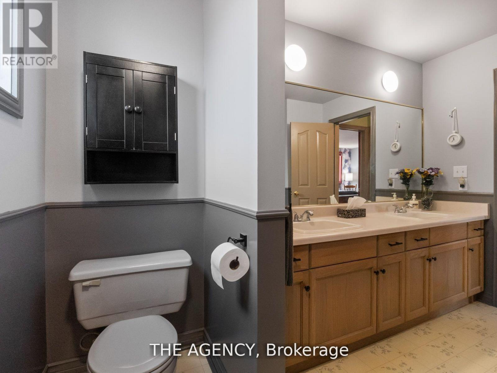 106 Spruceside Crescent, Pelham (Fonthill), Ontario  L0S 1E0 - Photo 31 - X12436238