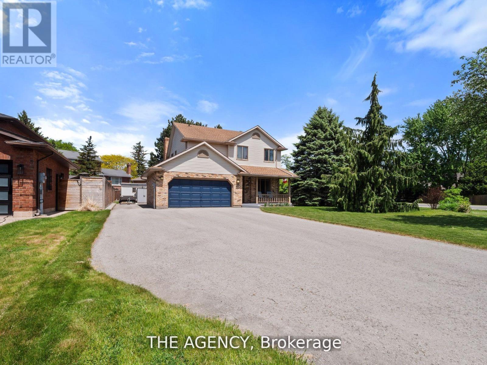 106 Spruceside Crescent, Pelham (Fonthill), Ontario  L0S 1E0 - Photo 4 - X12436238