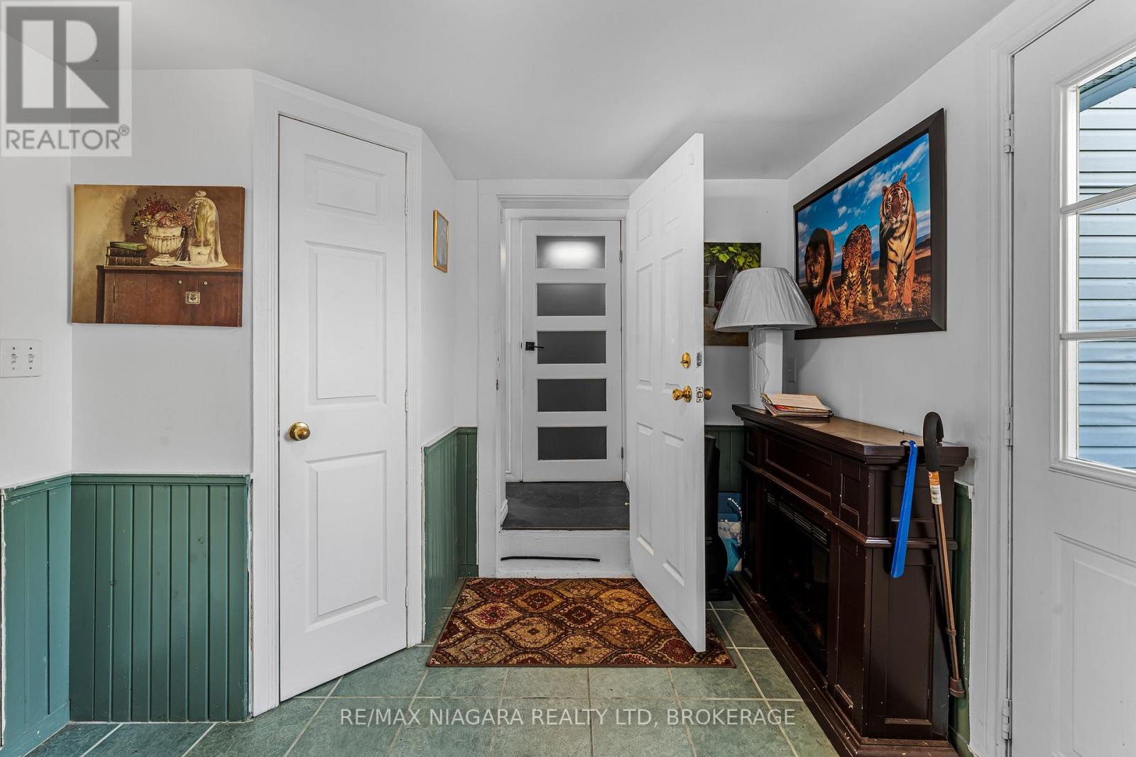 1055 Burger Road, Fort Erie, Ontario  L0S 1N0 - Photo 6 - X12436615