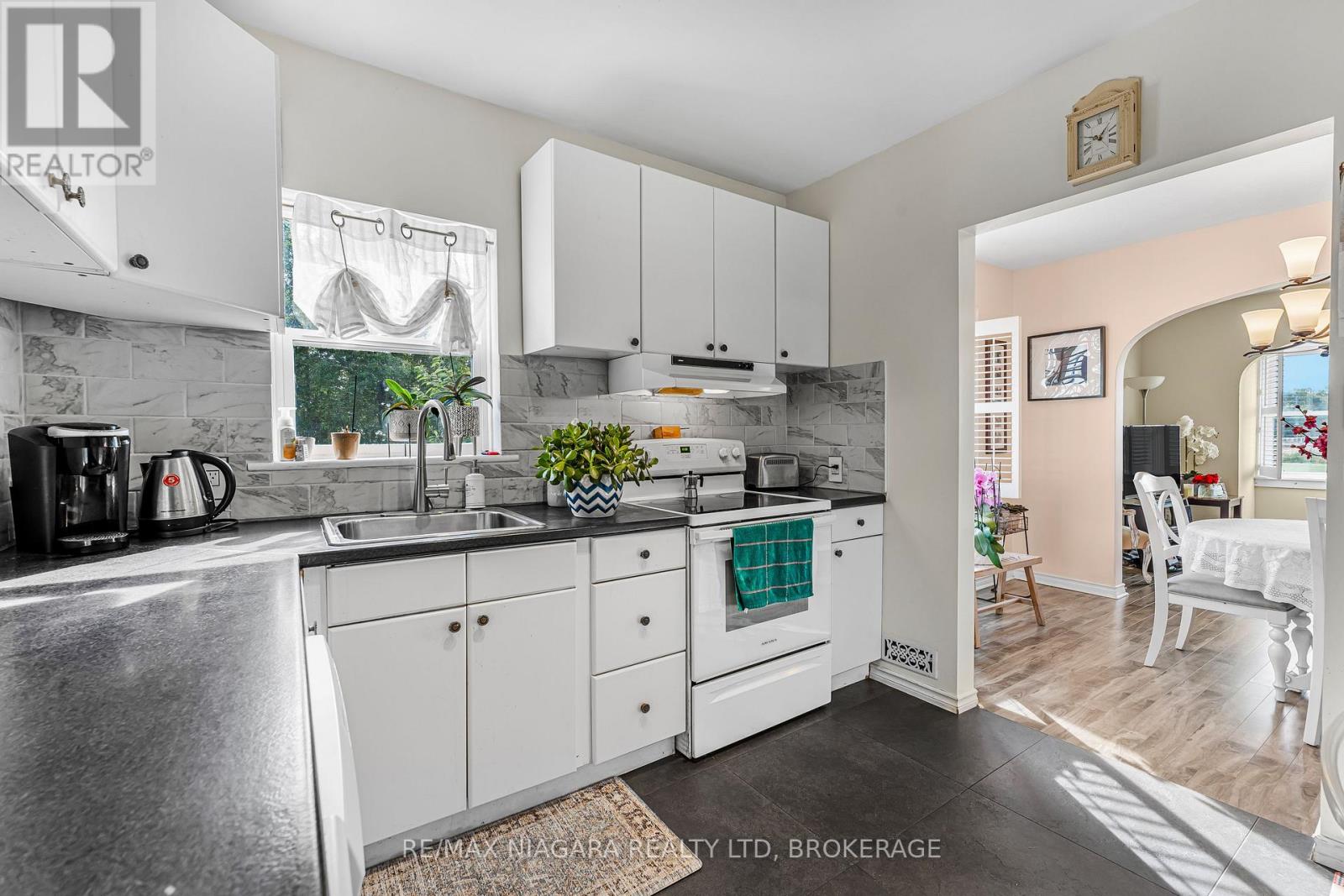 1055 Burger Road, Fort Erie, Ontario  L0S 1N0 - Photo 8 - X12436615