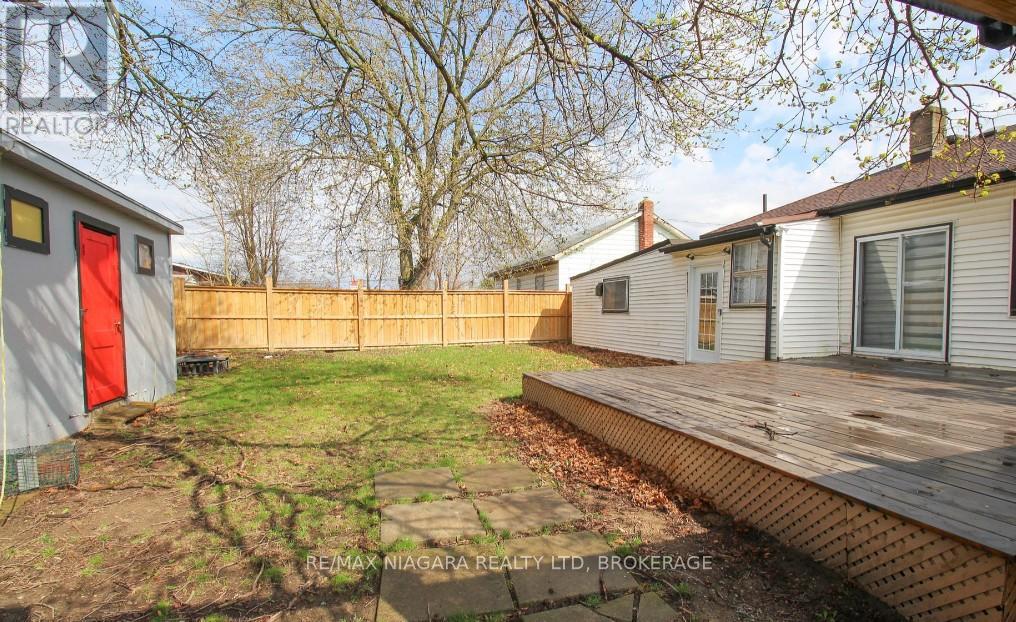 9 Inglewood Road, St. Catharines, Ontario  L2P 2C3 - Photo 3 - X12436623