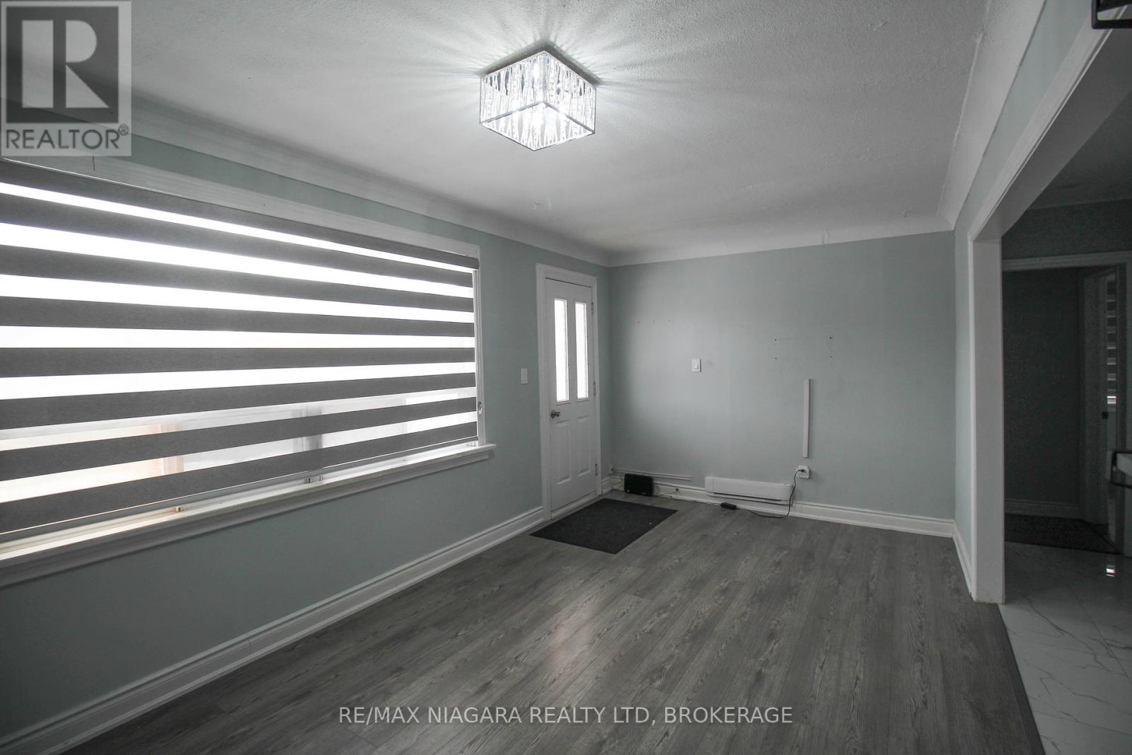 9 Inglewood Road, St. Catharines, Ontario  L2P 2C3 - Photo 6 - X12436623