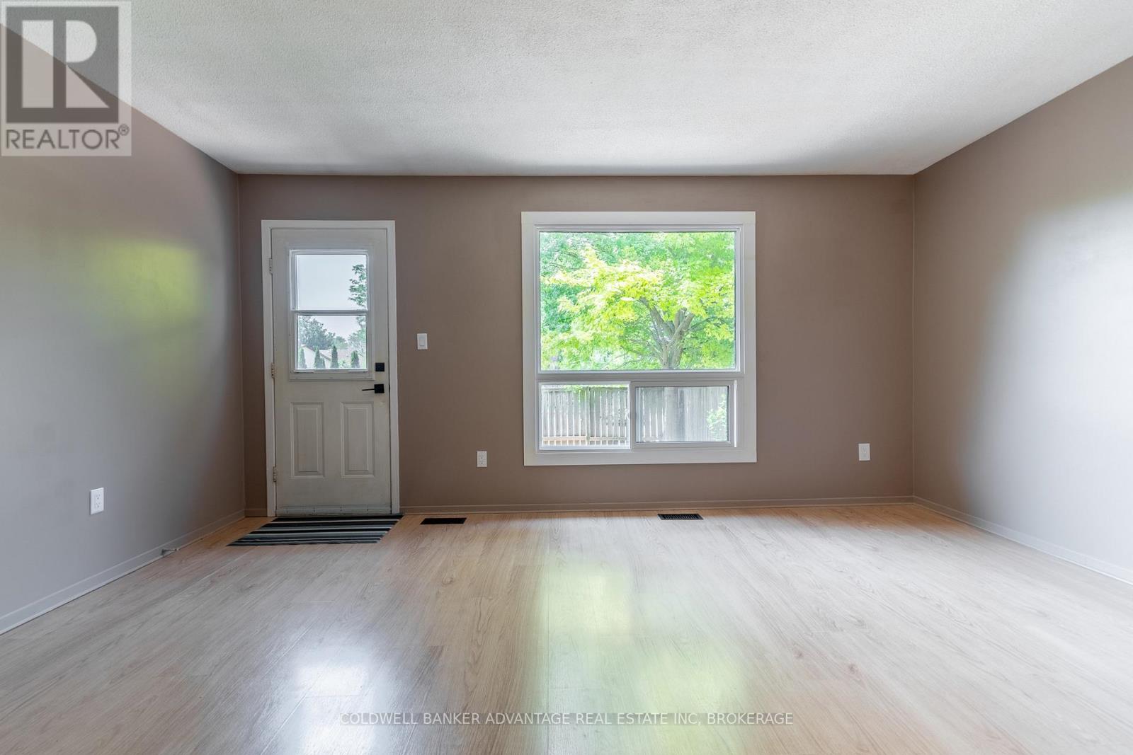 8 - 102 Silvan Drive, Welland, Ontario  L3C 6C3 - Photo 12 - X12436990