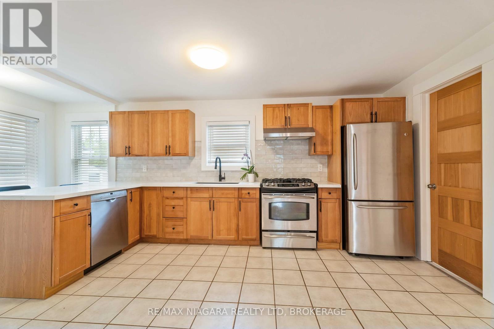 543 Vine Street, St. Catharines, Ontario  L2M 3T5 - Photo 17 - X12437677