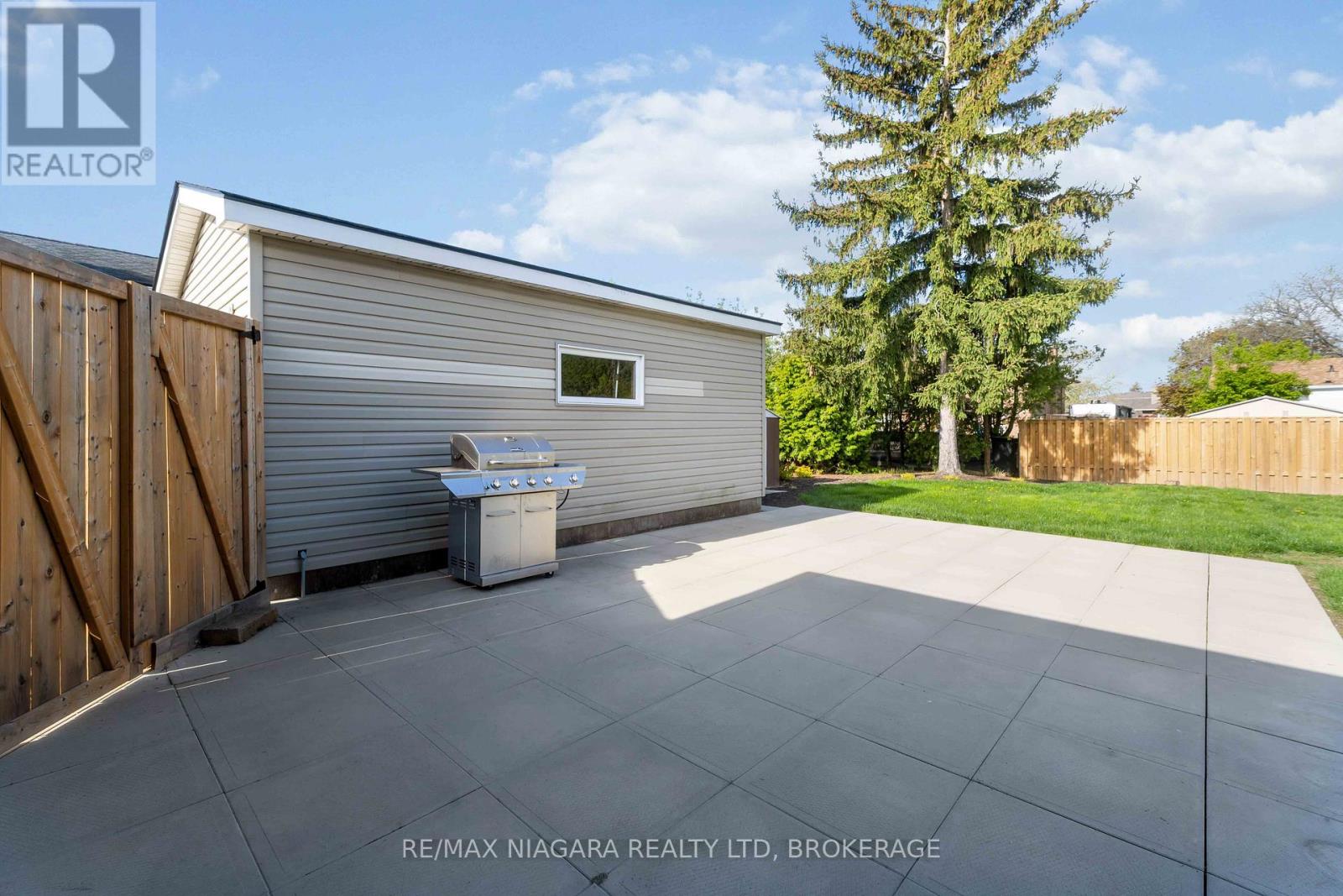 543 Vine Street, St. Catharines, Ontario  L2M 3T5 - Photo 4 - X12437677