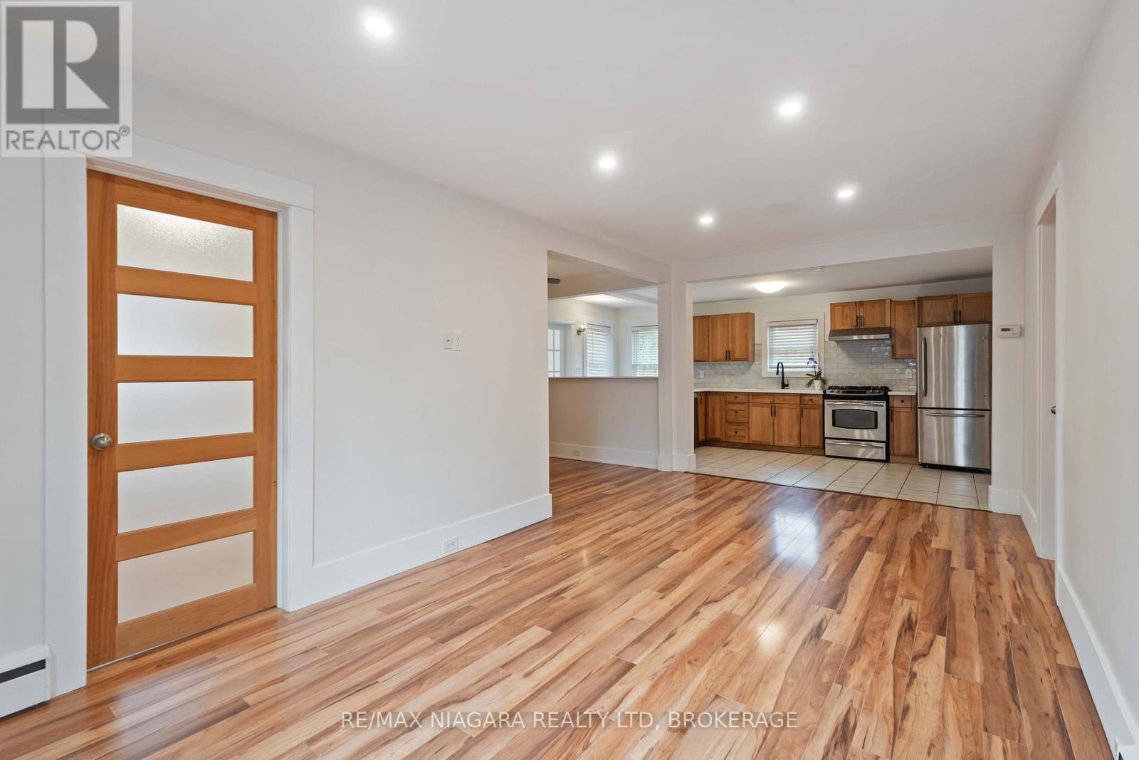 543 Vine Street, St. Catharines, Ontario  L2M 3T5 - Photo 9 - X12437677