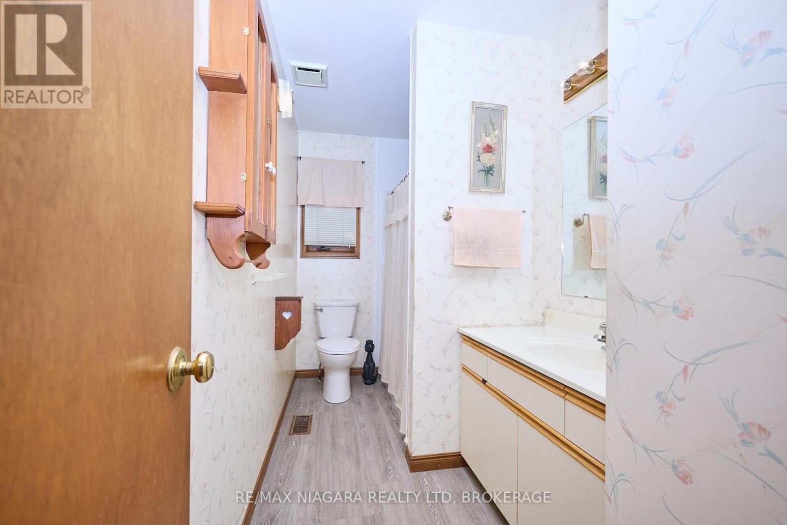 506 Walden Boulevard, Fort Erie (Lakeshore), Ontario  L2A 1S3 - Photo 13 - X12438573