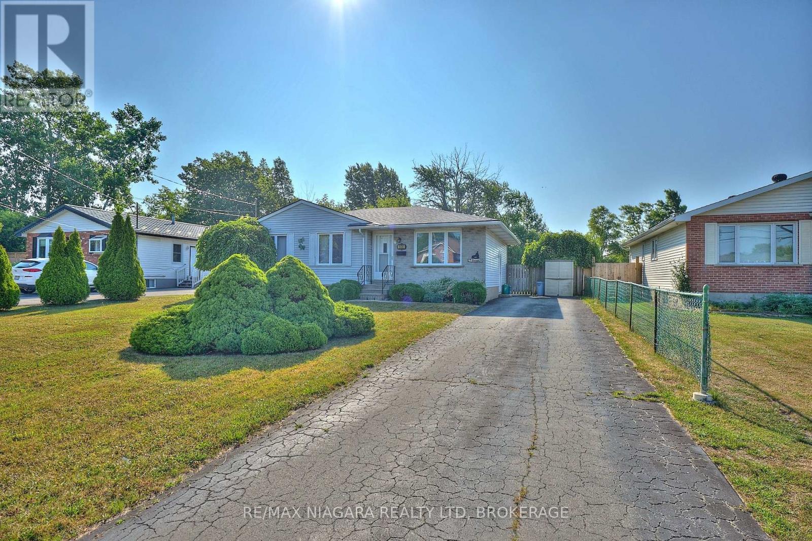 506 Walden Boulevard, Fort Erie (Lakeshore), Ontario  L2A 1S3 - Photo 2 - X12438573
