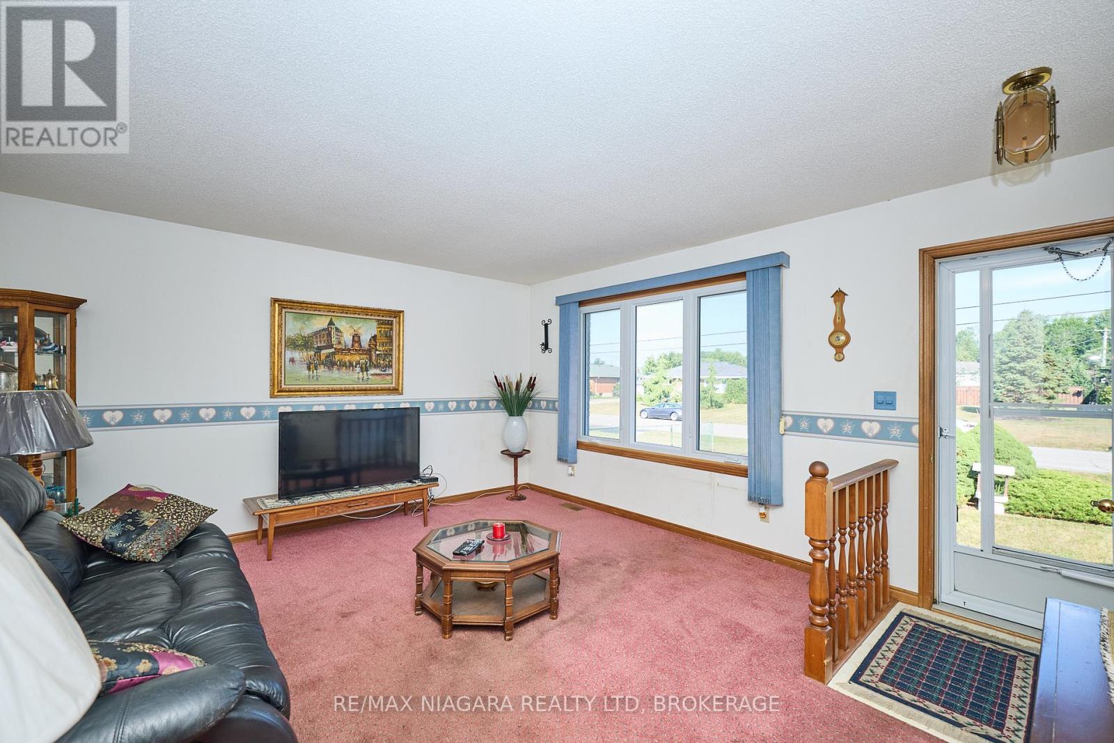 506 Walden Boulevard, Fort Erie (Lakeshore), Ontario  L2A 1S3 - Photo 4 - X12438573