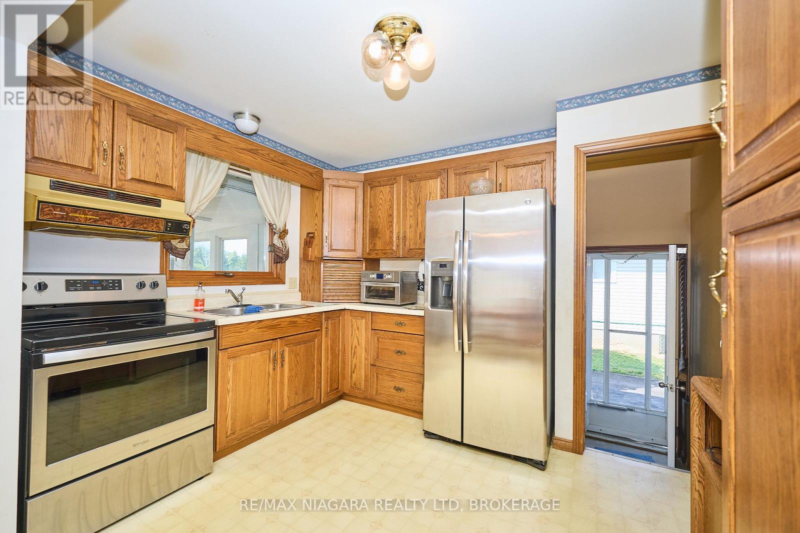 506 Walden Boulevard, Fort Erie (Lakeshore), Ontario  L2A 1S3 - Photo 7 - X12438573