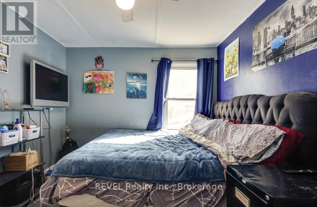 190 Henrietta Street, Fort Erie (Central), Ontario  L2A 2K2 - Photo 10 - X12440329