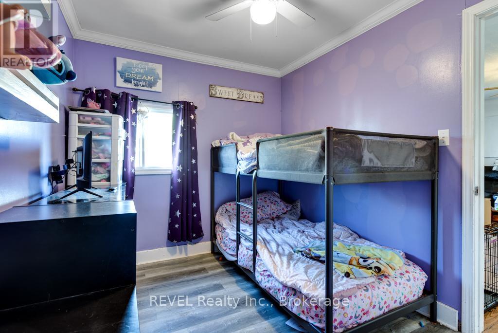190 Henrietta Street, Fort Erie (Central), Ontario  L2A 2K2 - Photo 12 - X12440329