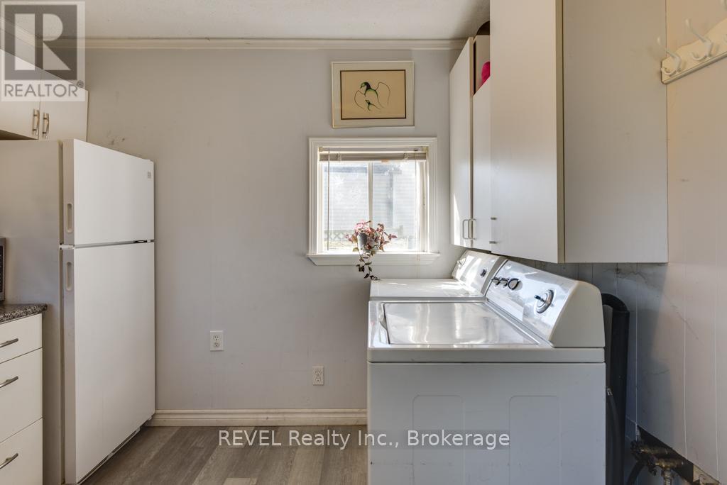 190 Henrietta Street, Fort Erie (Central), Ontario  L2A 2K2 - Photo 13 - X12440329