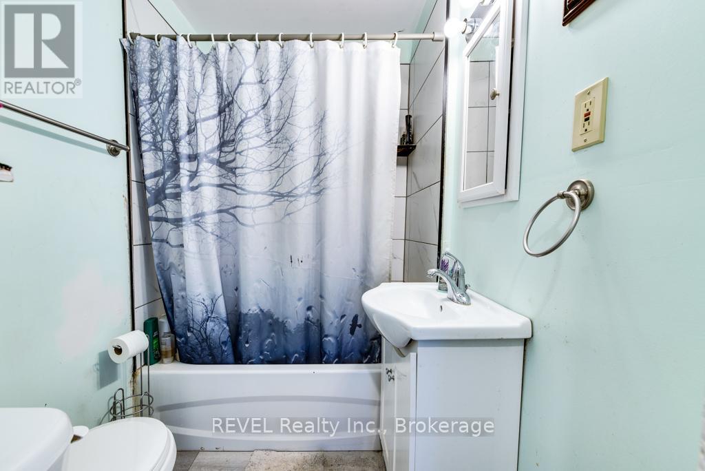 190 Henrietta Street, Fort Erie (Central), Ontario  L2A 2K2 - Photo 14 - X12440329