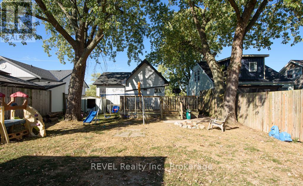 190 Henrietta Street, Fort Erie (Central), Ontario  L2A 2K2 - Photo 17 - X12440329