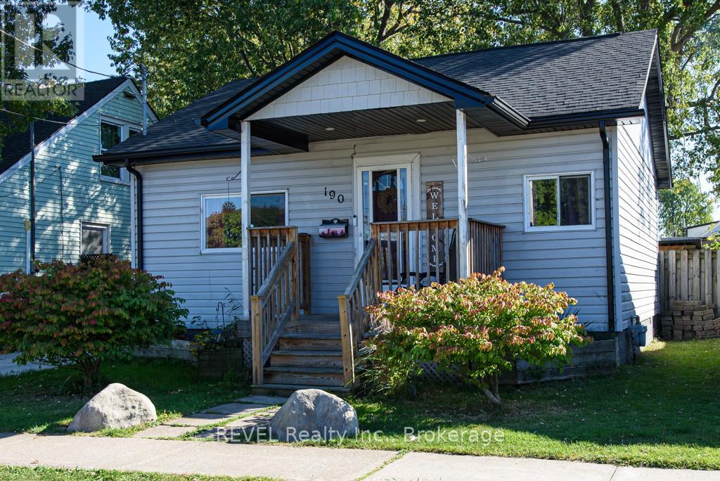 190 Henrietta Street, Fort Erie (Central), Ontario  L2A 2K2 - Photo 2 - X12440329
