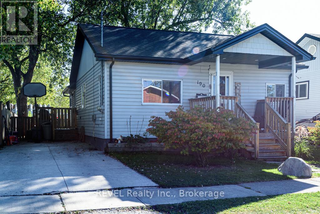 190 Henrietta Street, Fort Erie (Central), Ontario  L2A 2K2 - Photo 3 - X12440329