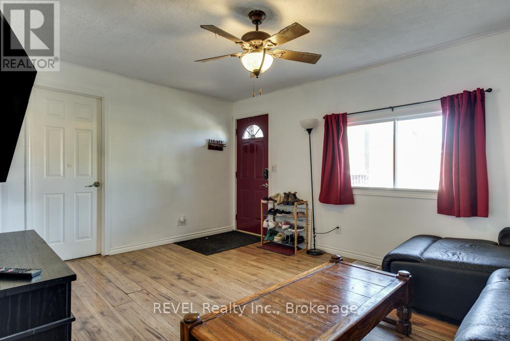 190 Henrietta Street, Fort Erie (Central), Ontario  L2A 2K2 - Photo 4 - X12440329
