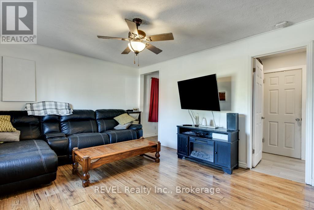 190 Henrietta Street, Fort Erie (Central), Ontario  L2A 2K2 - Photo 6 - X12440329