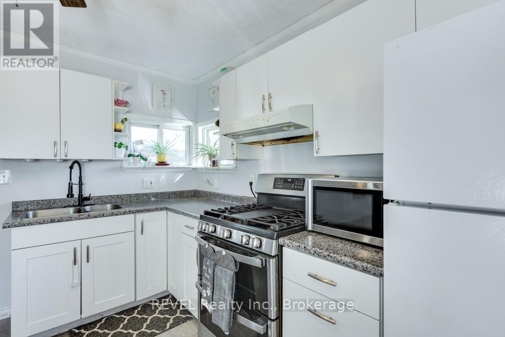 190 Henrietta Street, Fort Erie (Central), Ontario  L2A 2K2 - Photo 8 - X12440329