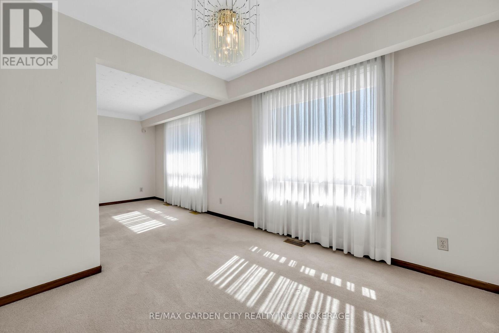 10 Macoomb Drive, Welland (N. Welland), Ontario  L3C 5T9 - Photo 12 - X12440351