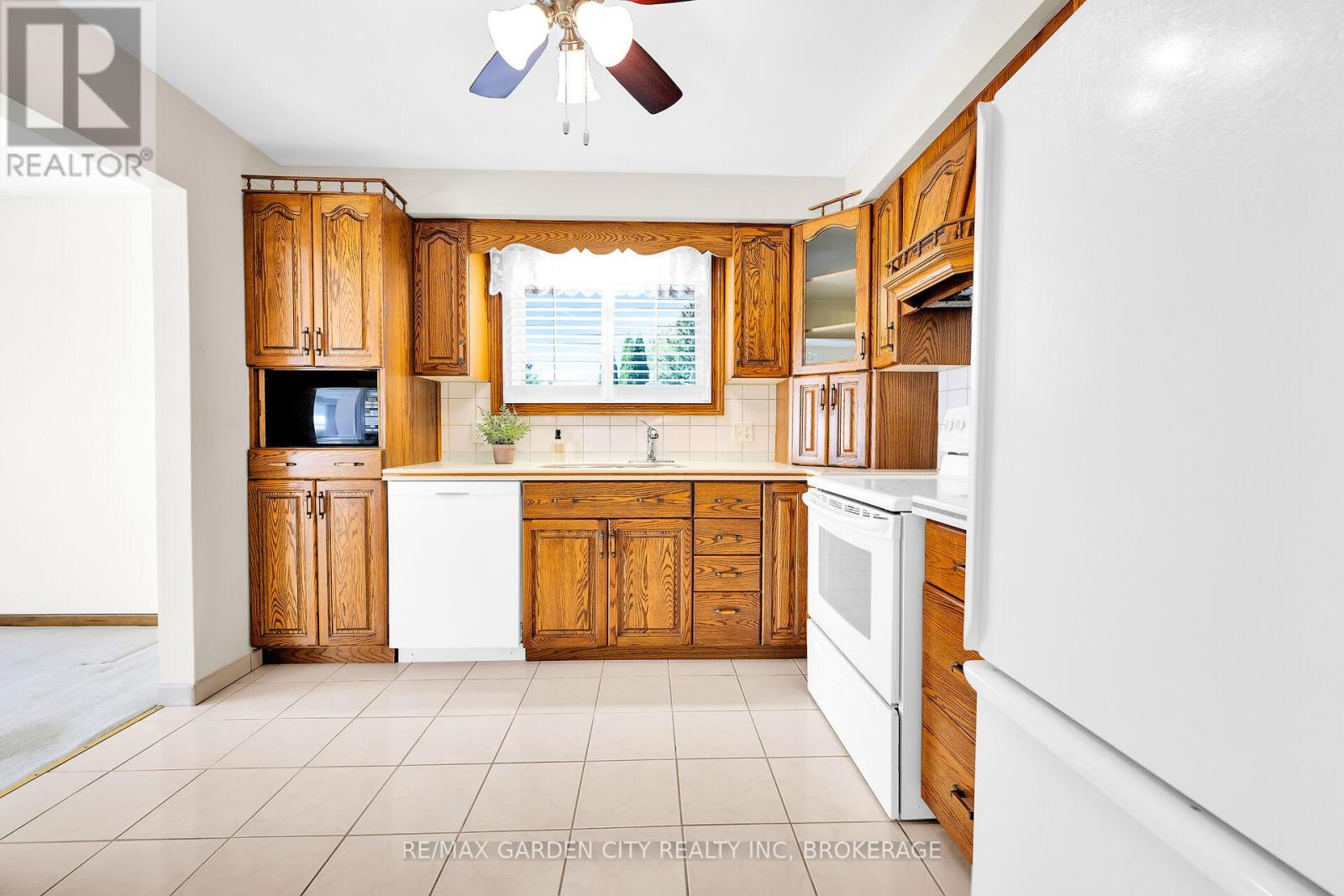 10 Macoomb Drive, Welland (N. Welland), Ontario  L3C 5T9 - Photo 14 - X12440351
