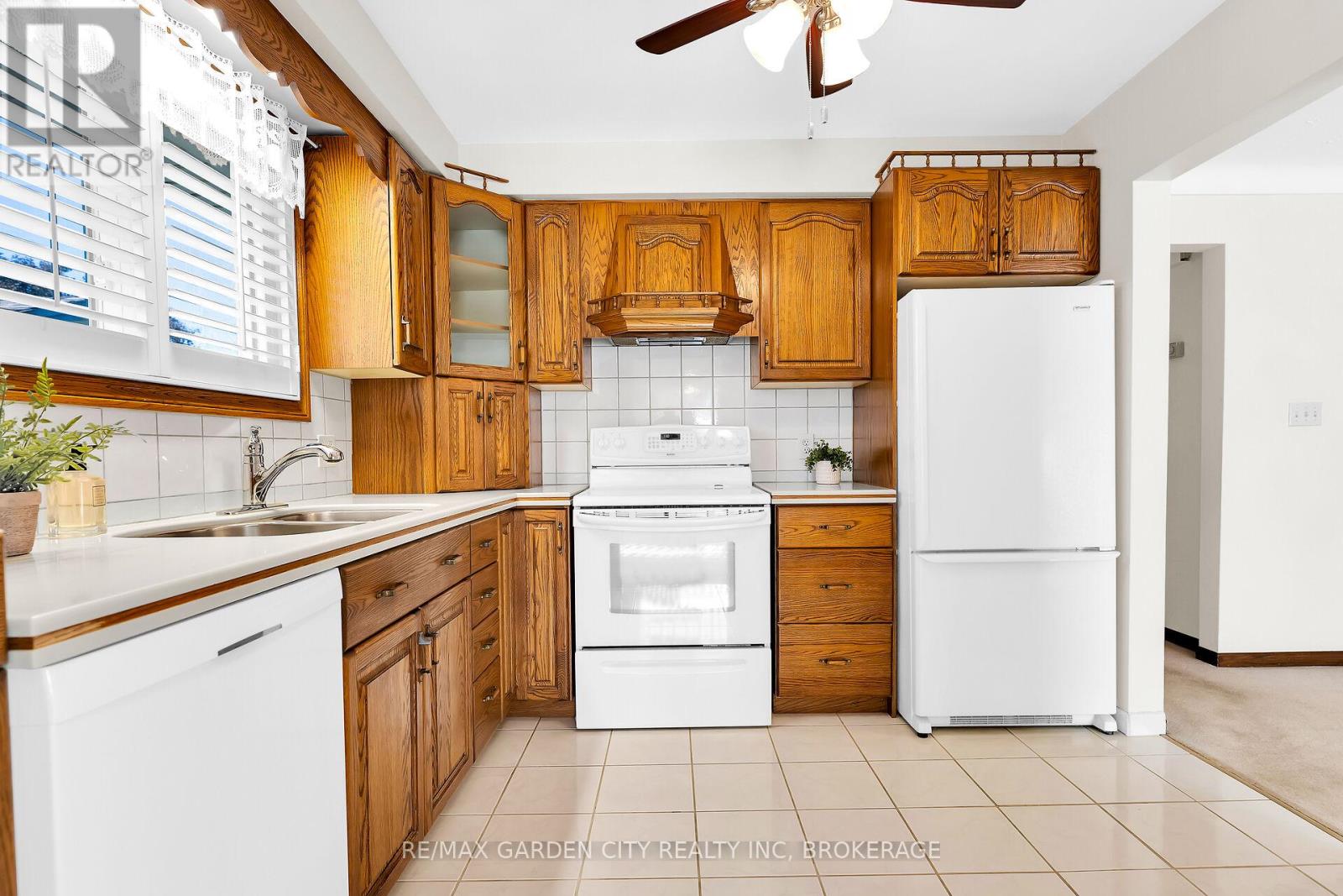 10 Macoomb Drive, Welland (N. Welland), Ontario  L3C 5T9 - Photo 16 - X12440351