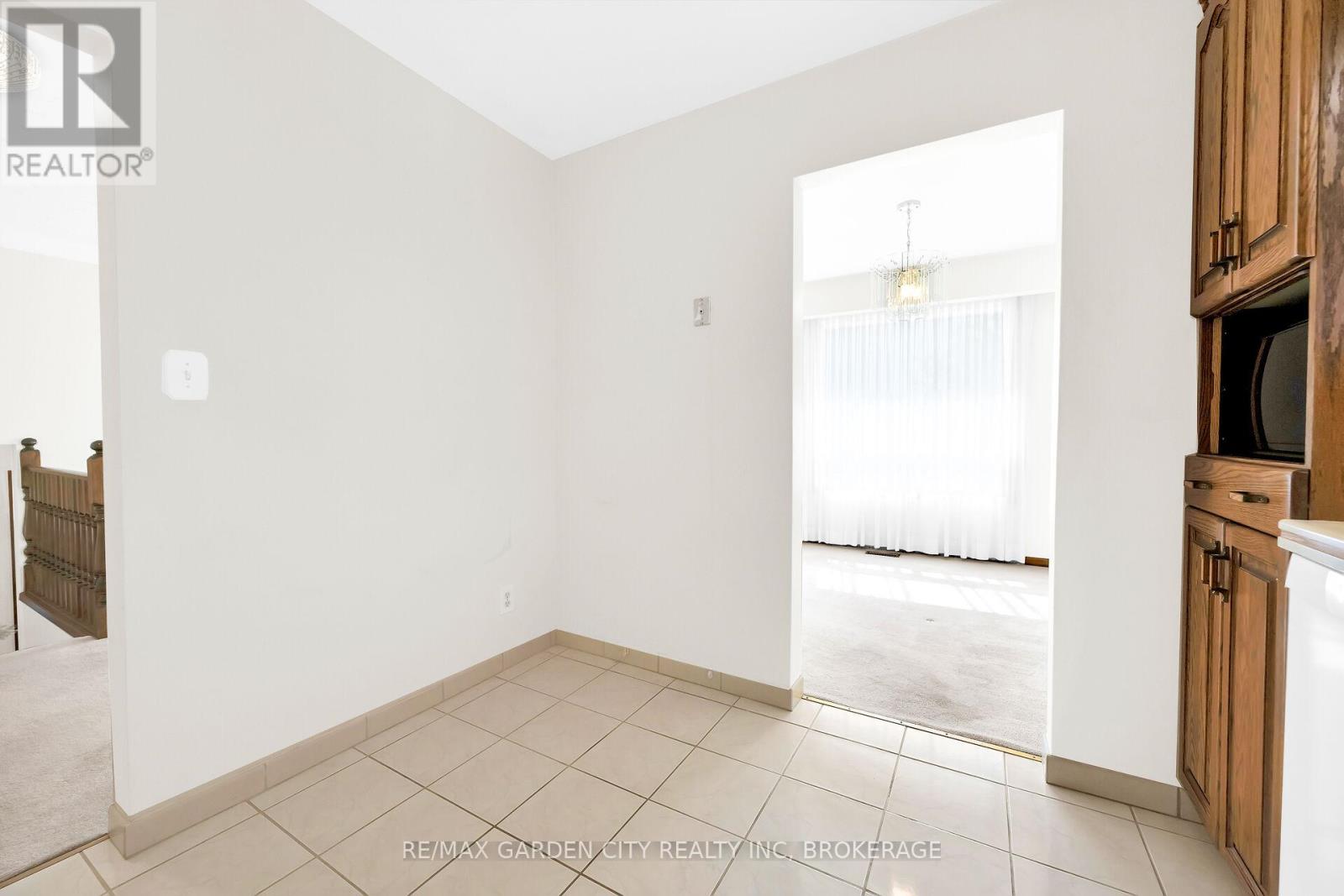 10 Macoomb Drive, Welland (N. Welland), Ontario  L3C 5T9 - Photo 17 - X12440351