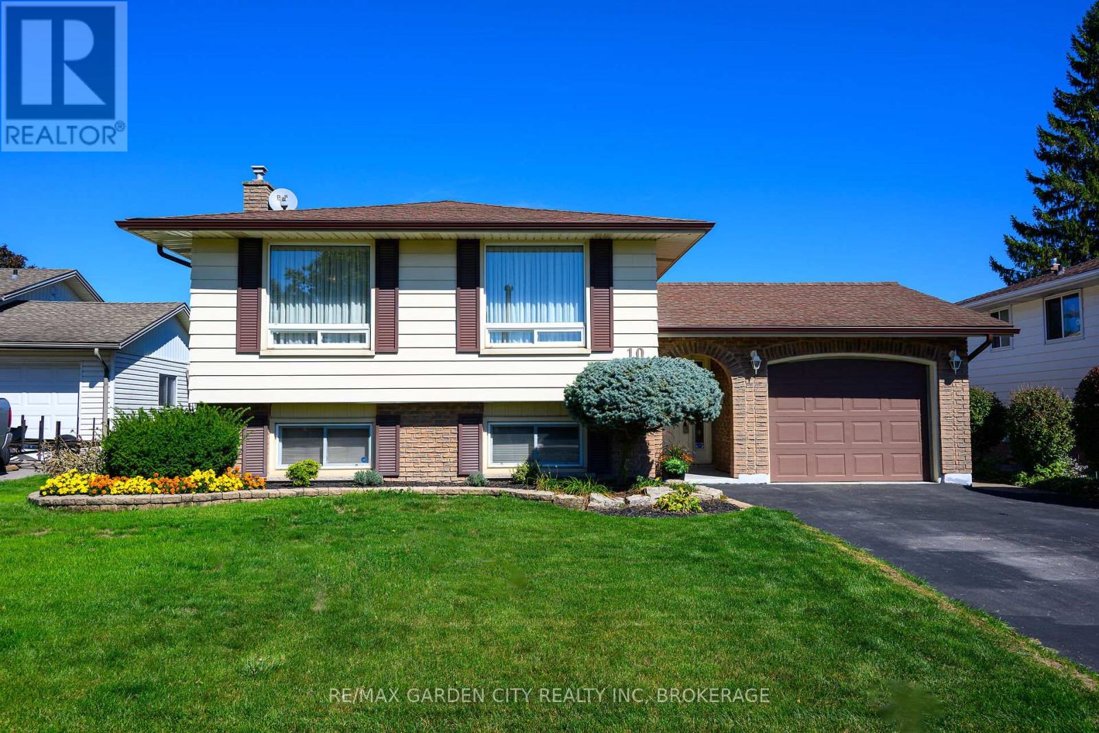 10 Macoomb Drive, Welland (N. Welland), Ontario  L3C 5T9 - Photo 2 - X12440351