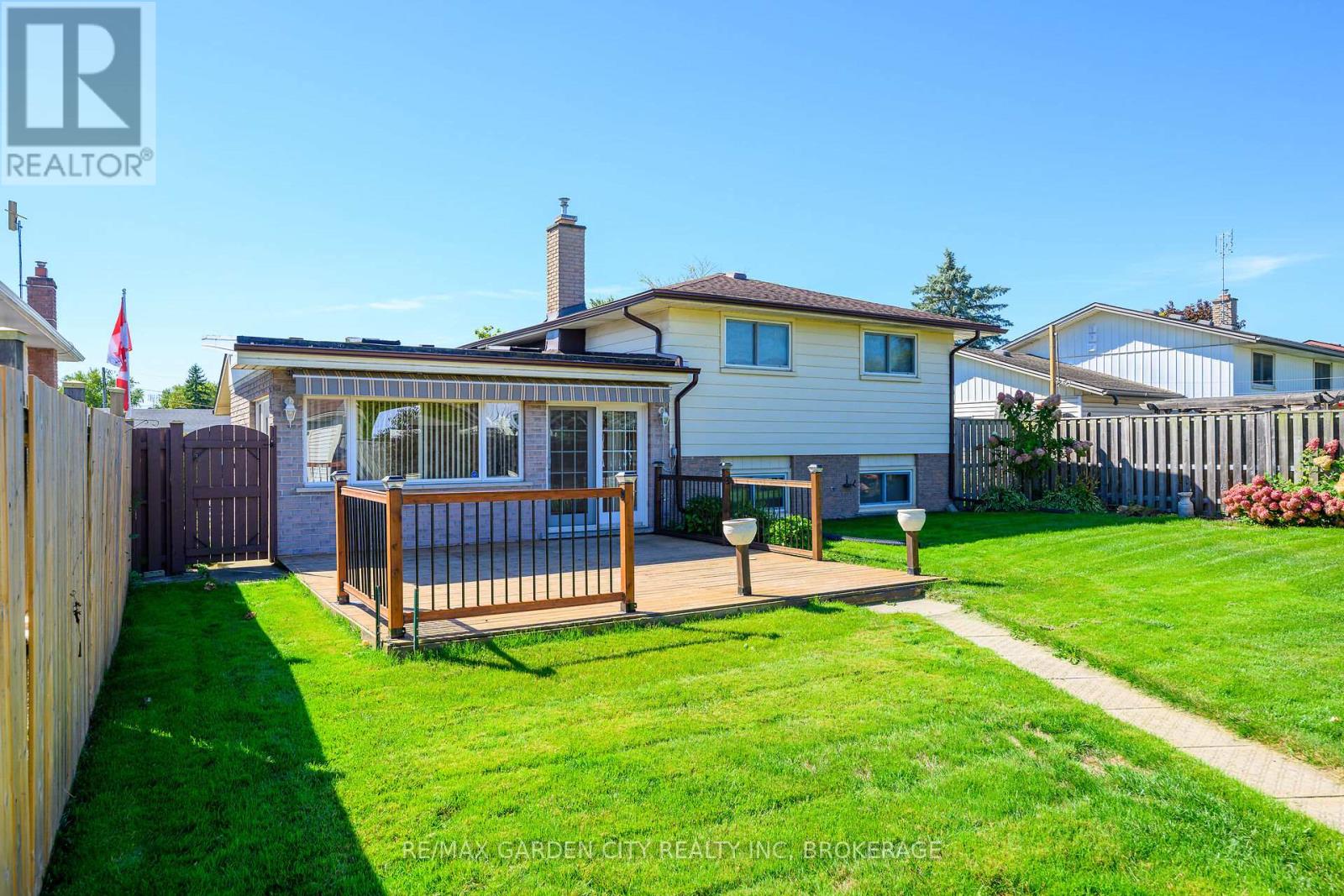 10 Macoomb Drive, Welland (N. Welland), Ontario  L3C 5T9 - Photo 39 - X12440351