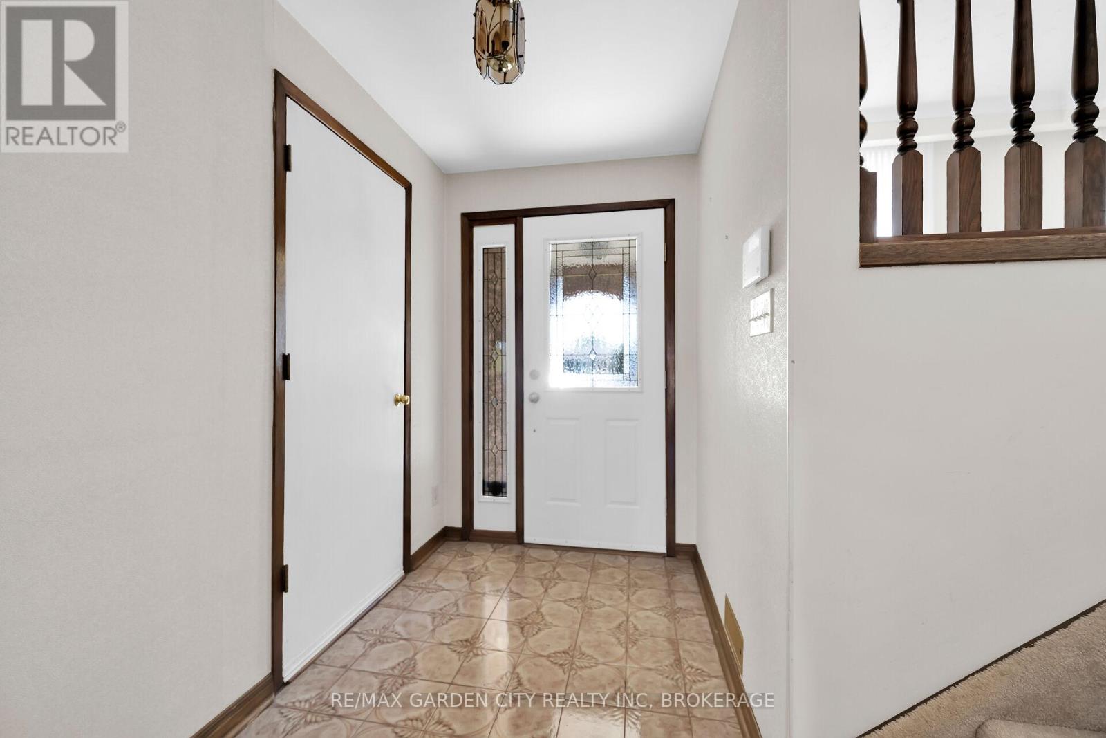 10 Macoomb Drive, Welland (N. Welland), Ontario  L3C 5T9 - Photo 4 - X12440351