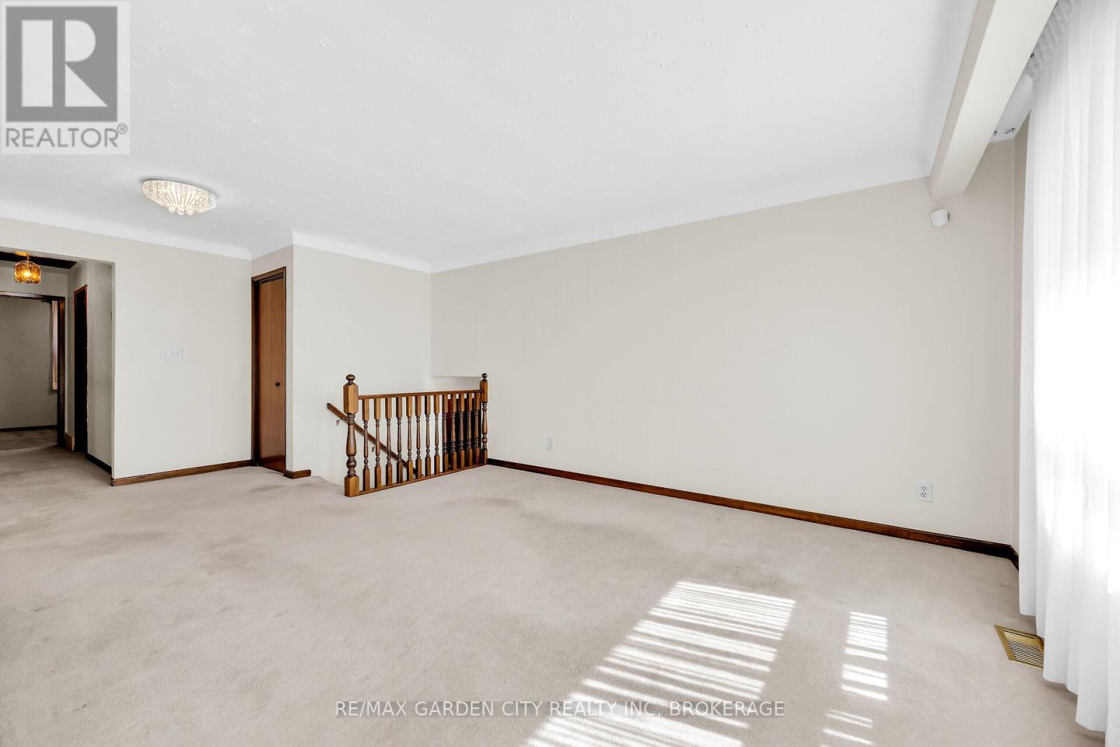 10 Macoomb Drive, Welland (N. Welland), Ontario  L3C 5T9 - Photo 9 - X12440351