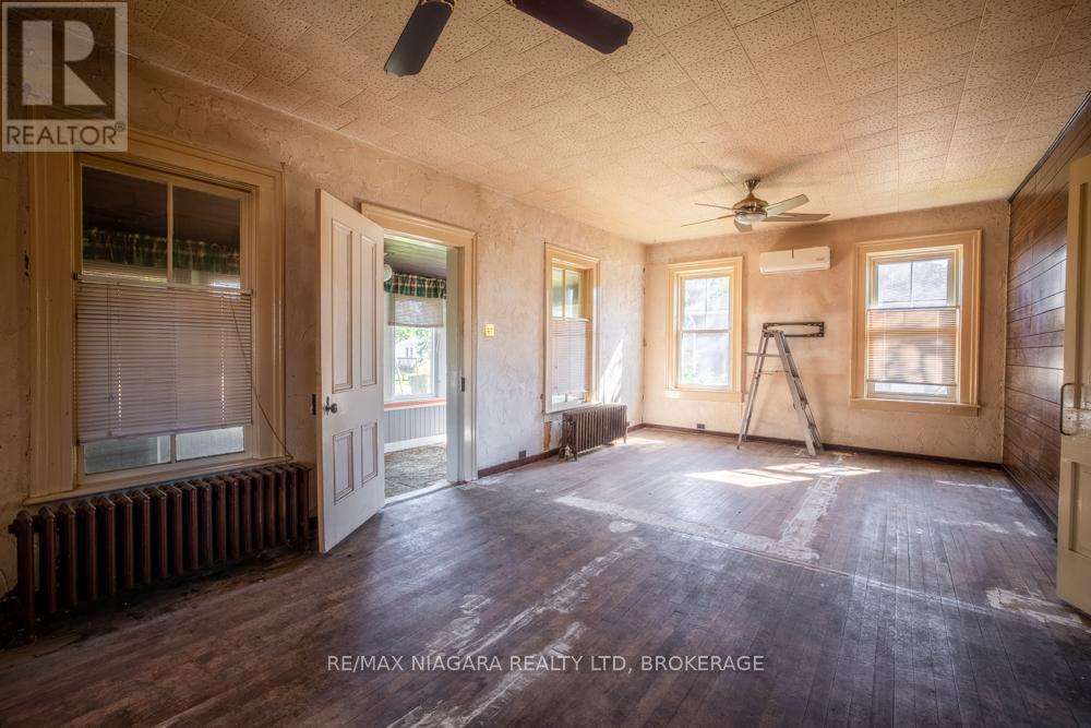 2295 Centre Street, Thorold (Allanburg/thorold South), Ontario  L0S 1A0 - Photo 11 - X12440642