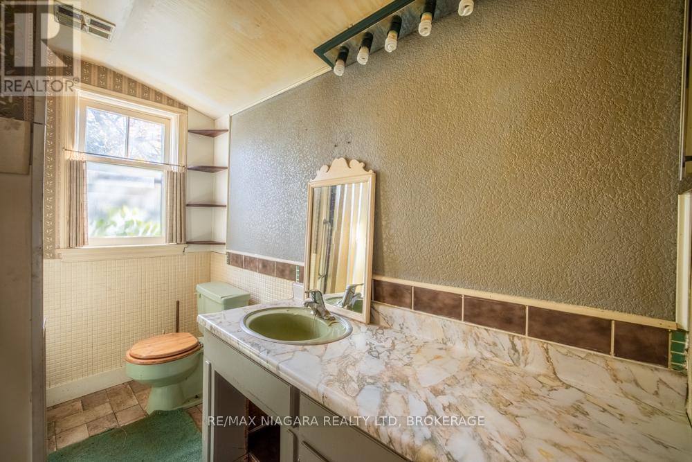 2295 Centre Street, Thorold (Allanburg/thorold South), Ontario  L0S 1A0 - Photo 15 - X12440642