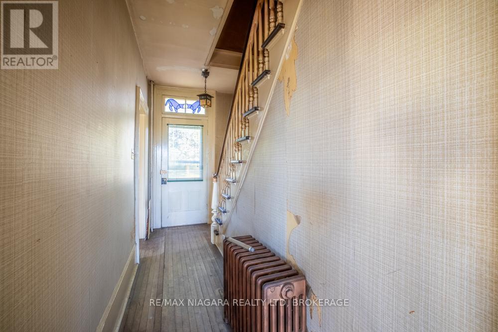 2295 Centre Street, Thorold (Allanburg/thorold South), Ontario  L0S 1A0 - Photo 4 - X12440642