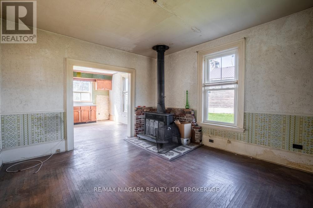 2295 Centre Street, Thorold (Allanburg/thorold South), Ontario  L0S 1A0 - Photo 6 - X12440642