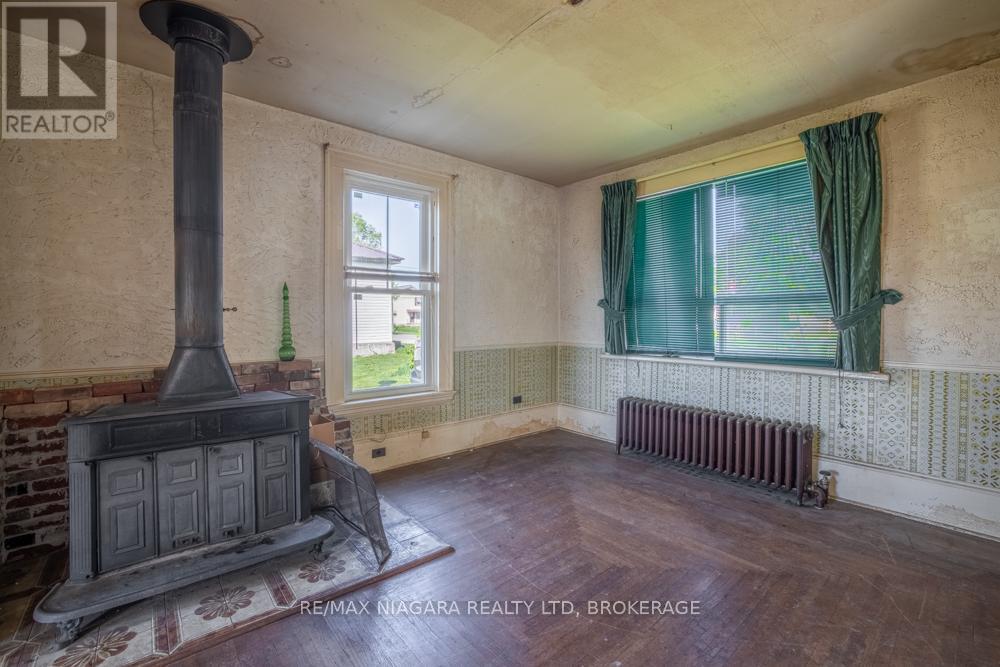2295 Centre Street, Thorold (Allanburg/thorold South), Ontario  L0S 1A0 - Photo 7 - X12440642