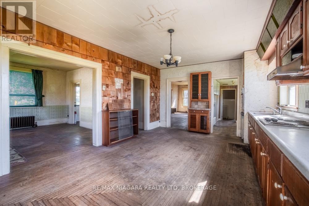 2295 Centre Street, Thorold (Allanburg/thorold South), Ontario  L0S 1A0 - Photo 9 - X12440642