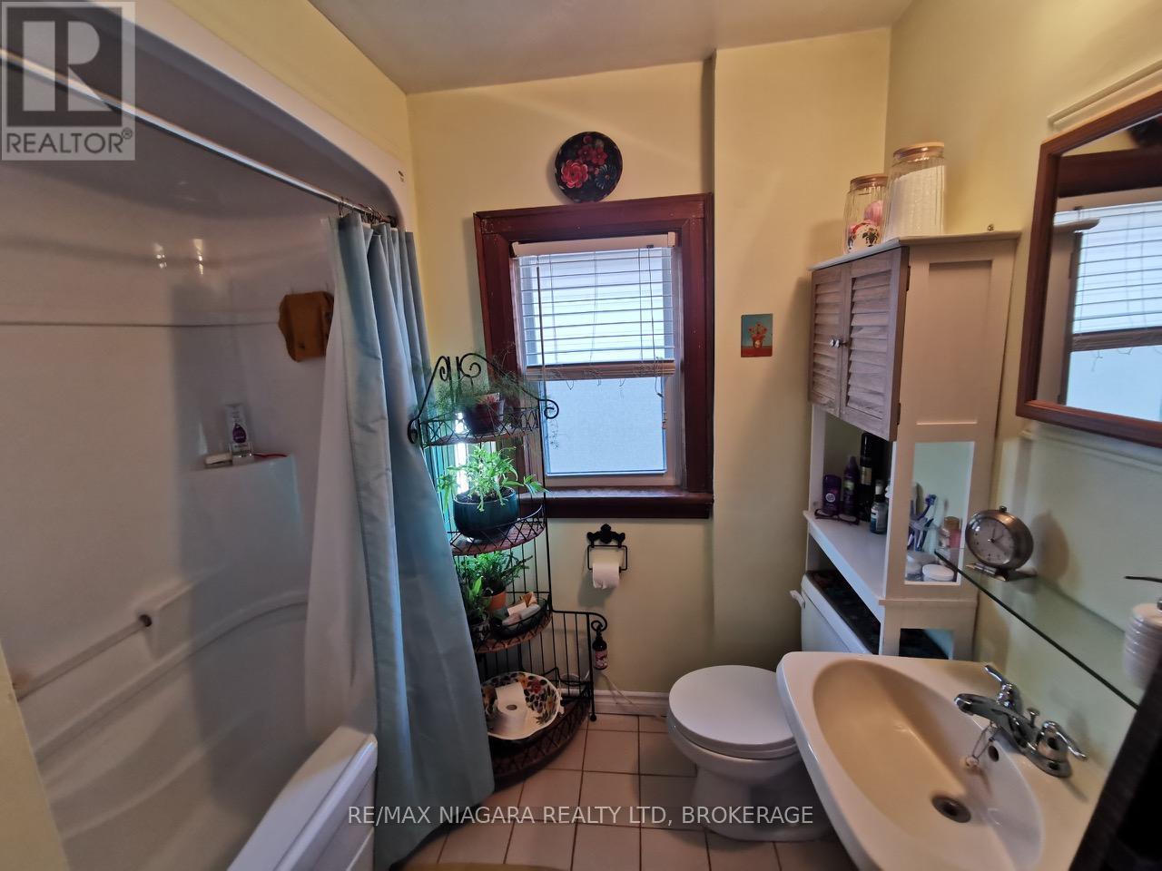 5078-5086 Fifth Avenue, Niagara Falls, Ontario  L2E 4S5 - Photo 12 - X12440874